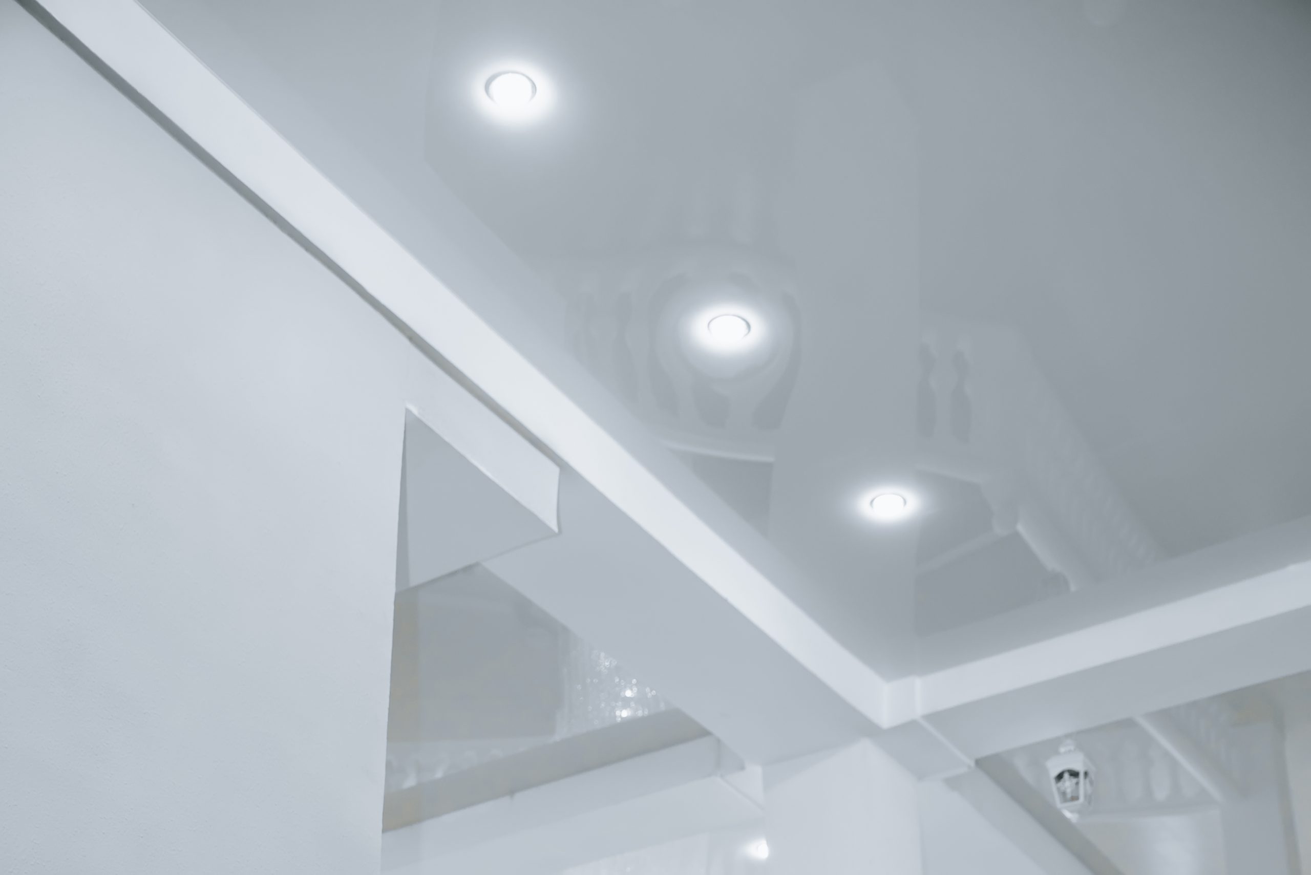 White,Room,With,Ceiling,Light,From,Panel,Bulbs,,Stairs